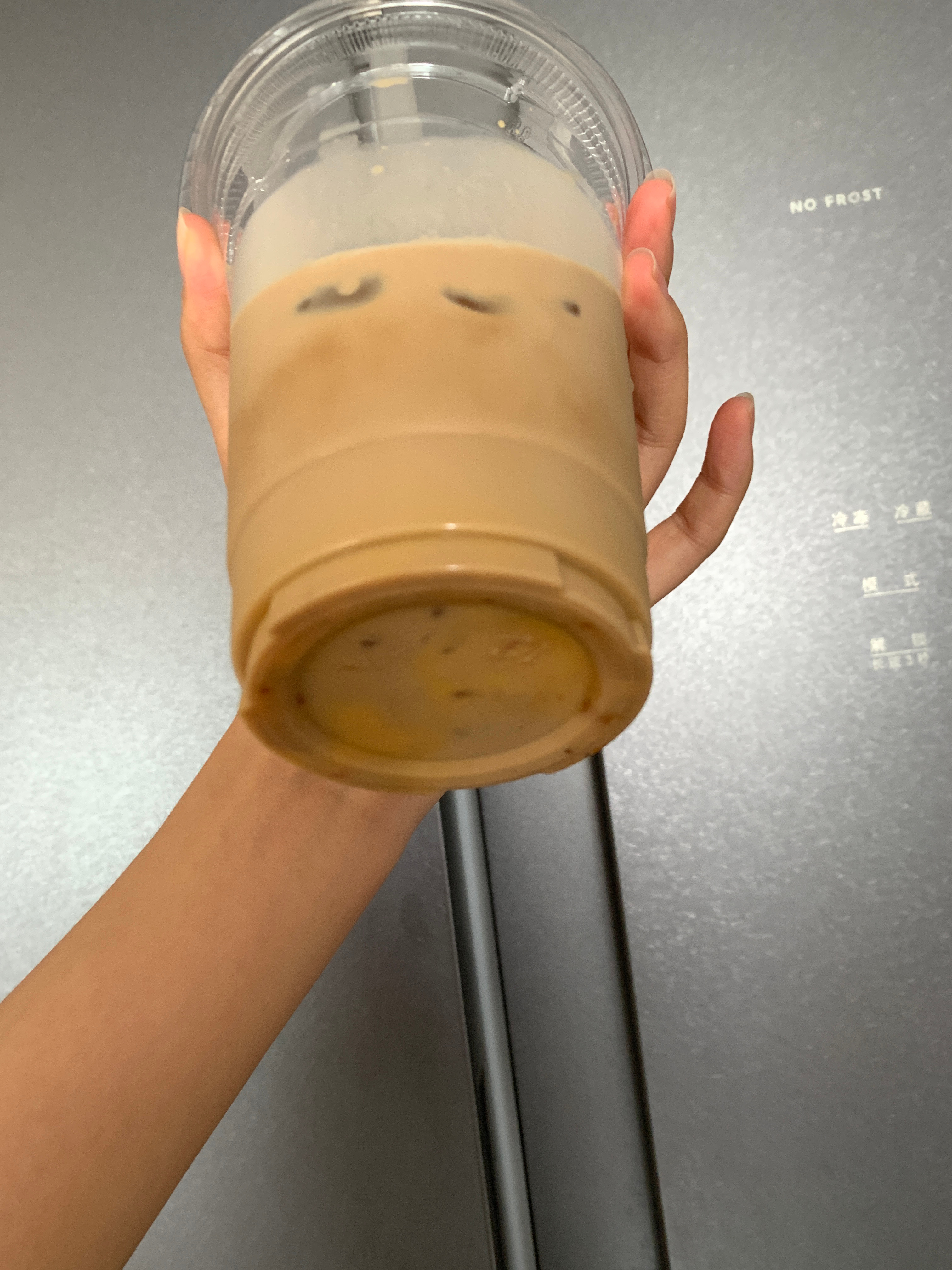 今天是杨枝甘露拿铁 但是我没做分层朴实点儿直接喝吧