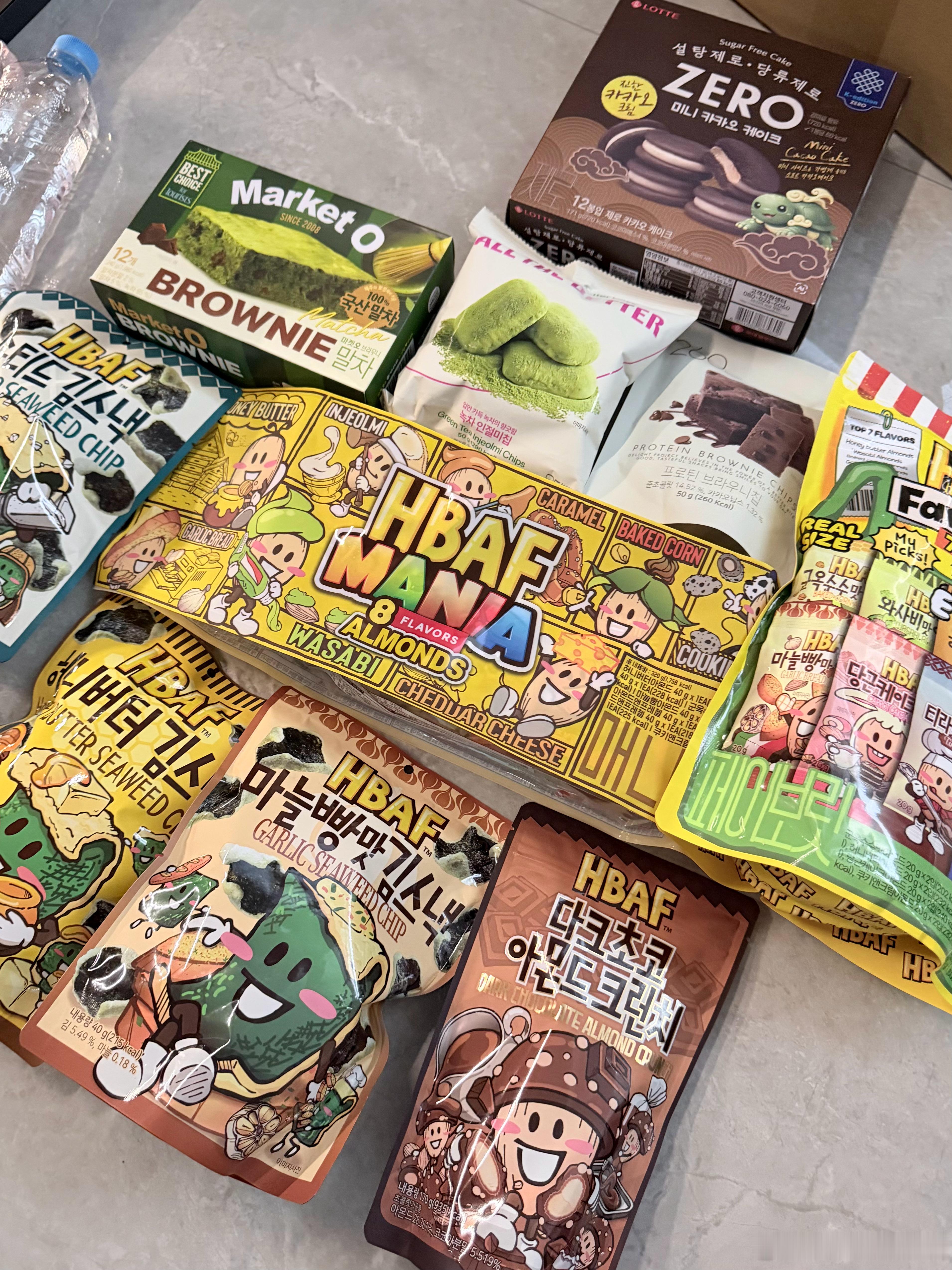 每次去旅游给我老公买的小零食  回来全给我自己炫完了 因为挑的全是我自己喜欢吃的