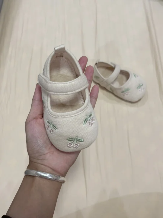 宝宝第1️⃣双鞋！太可爱噜！