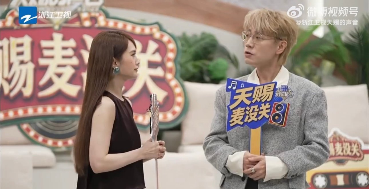 王铮亮杨丞琳互相撒娇杨丞琳王铮亮互相撒娇你们两个都好可爱啊！！杨丞琳王铮亮互相撒