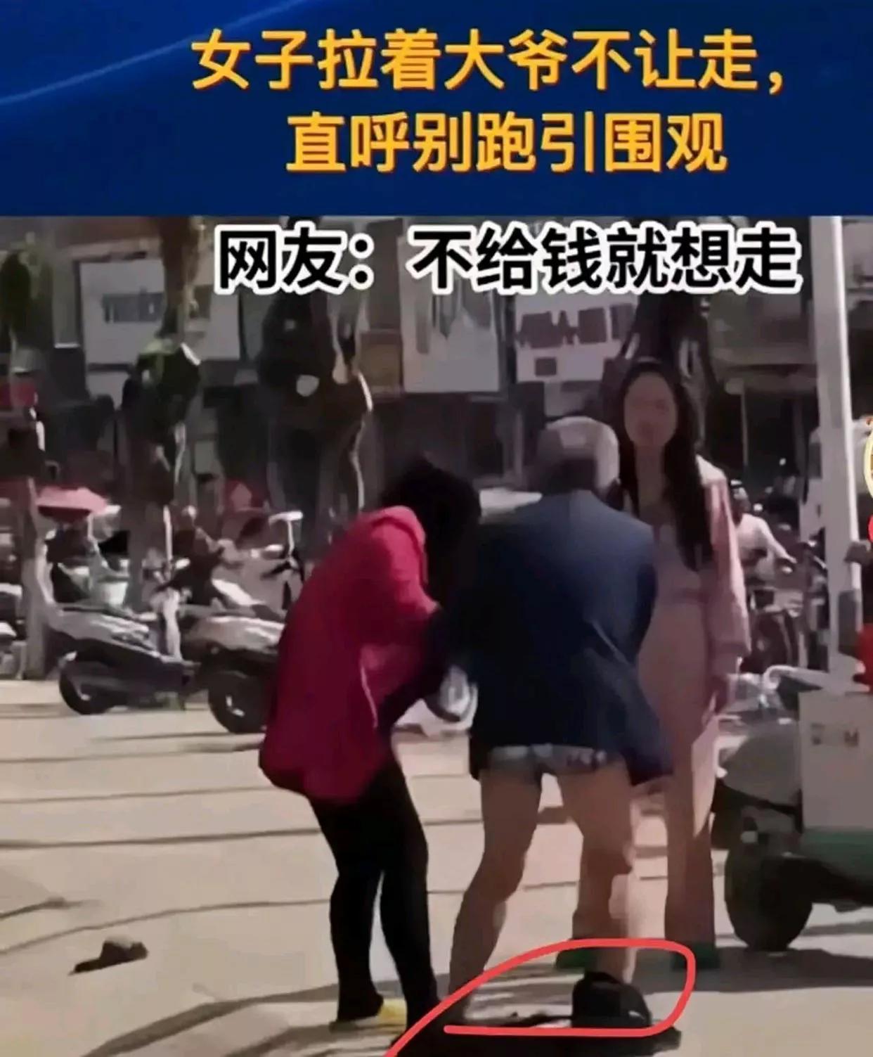 这天，重庆大街上出现了滑稽一幕，七旬王大爷从一个小巷子里慌慌张张地跑了出来，后面