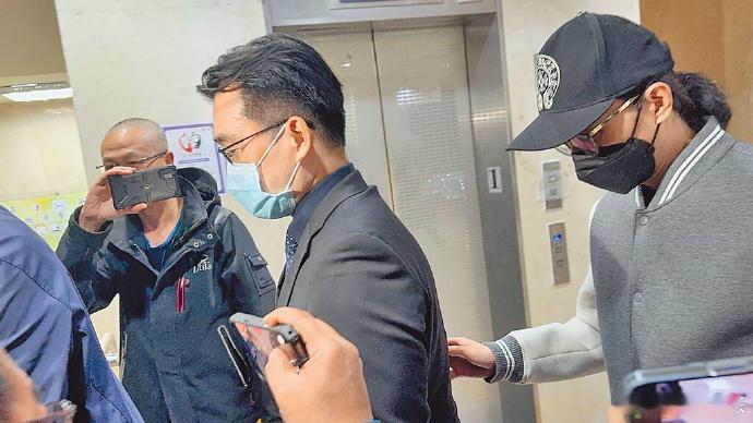 李威入教原因 据台媒，《放羊的星星》演员李威昨日被传唤出庭为精舍杀人案作证，他透