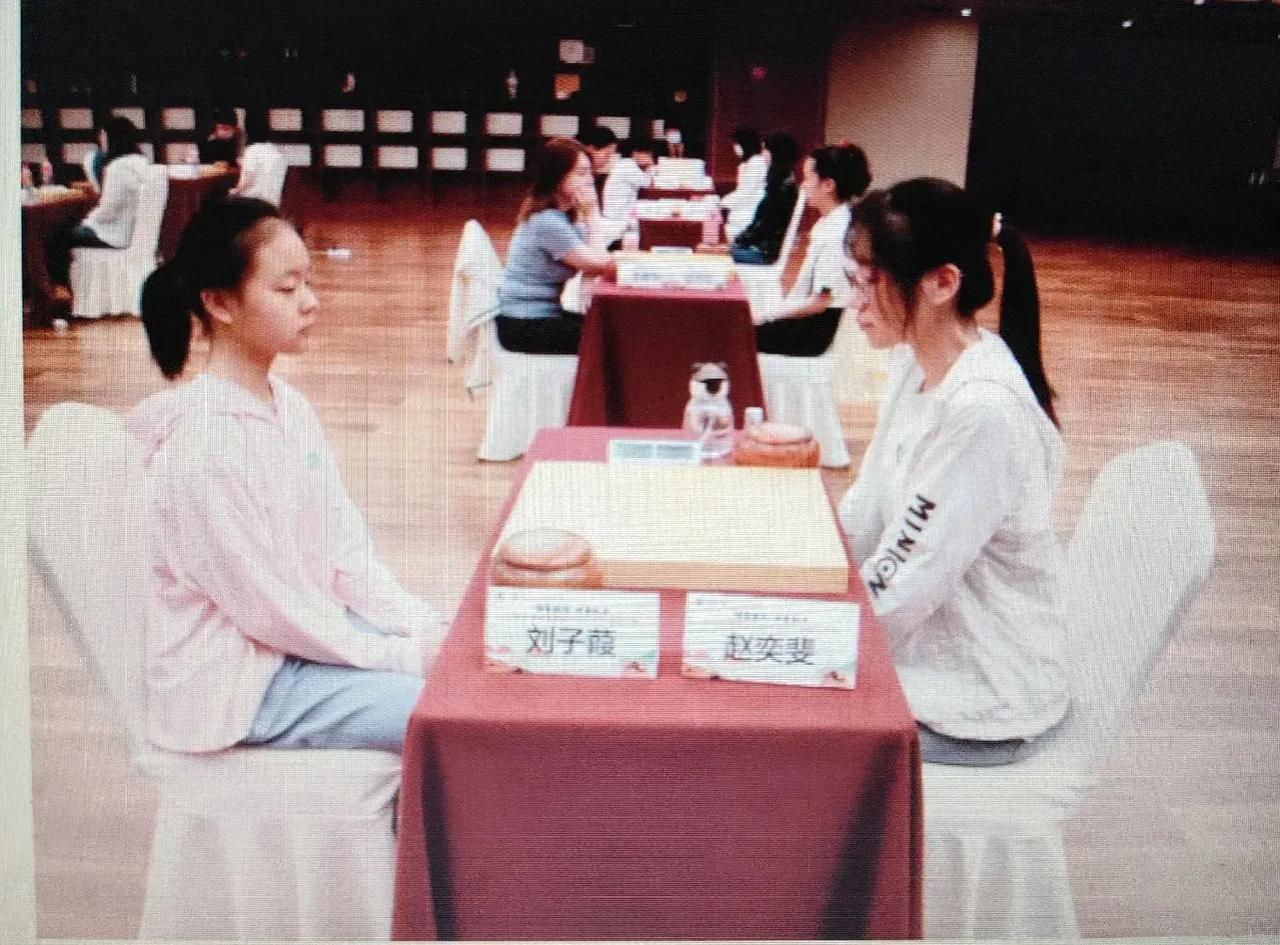 棋战快讯~女子国手赛预选赛八人晋级



第4届"白水苹果杯"中国女子围棋国手赛