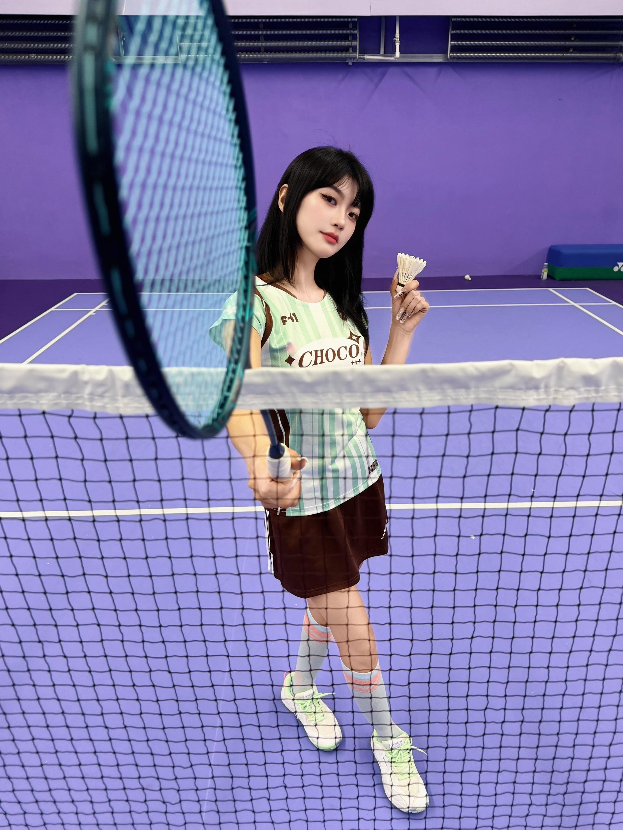 国家一级羽毛球捡球运动员🏸。