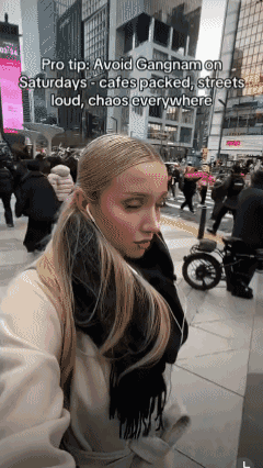 白人女孩发视频避雷韩国江南区，说周末的这里“又吵又乱，大家不要去”，定睛一看，又