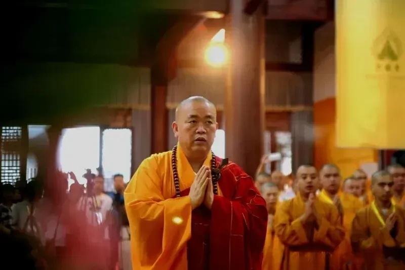 释永信已全面主持少林寺38年平心而论，释永信是个商业奇才，在他的经营管理下，少林