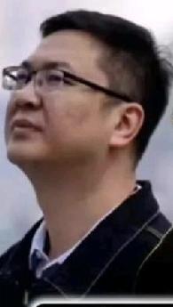 河南广电首席调查记者魏华比张雪峰大4岁早5天也是突发心脏病猝死。曾多次卧底调查卖