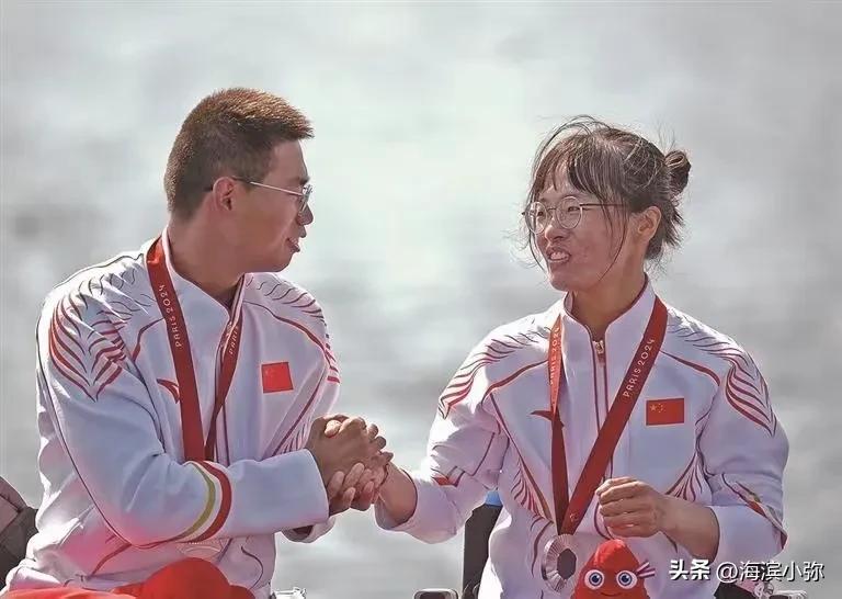 在近日的巴黎残奥会上，大连市的两位杰出运动员杨月与刘爽以其卓越的表现为中国体育代