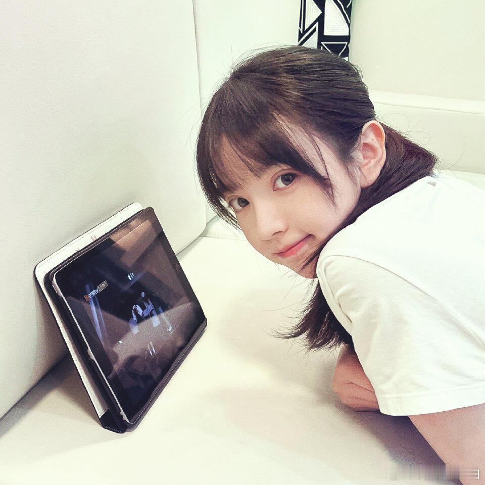 早期田曦薇完全是微笑天使，甜妹界最严厉的母亲一个糖就可以骗到早期田曦薇