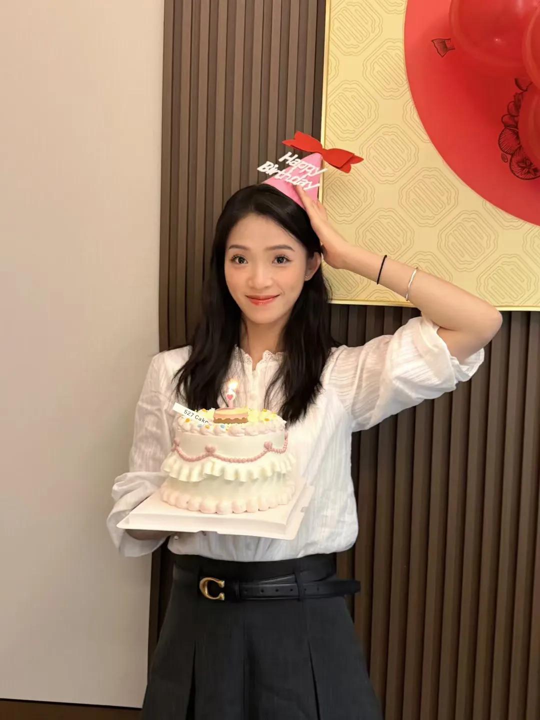 #记录秋日精彩瞬间#祝何倚平生日快乐，超爱你，你超美的！