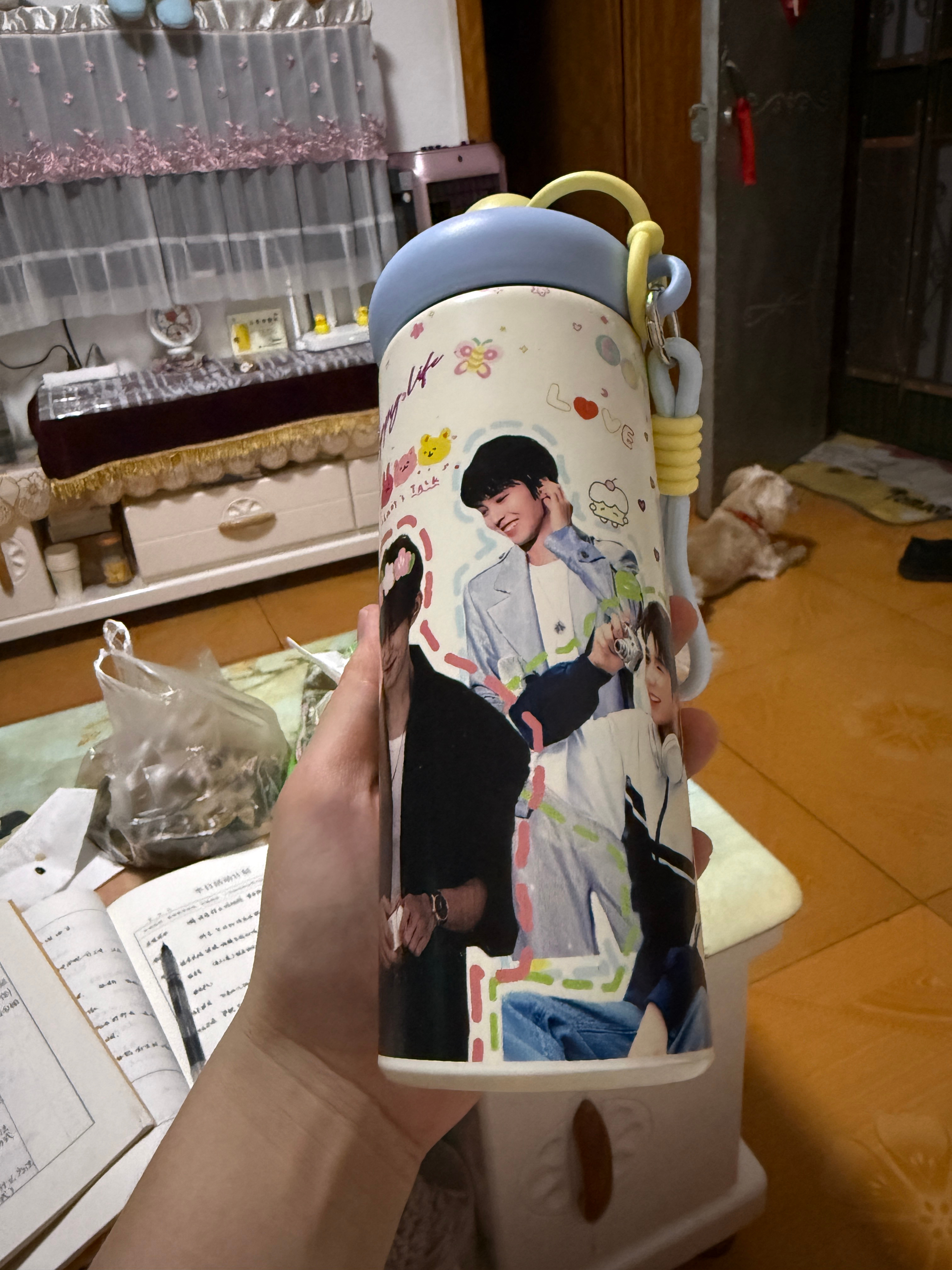 同志们，看我的水杯，我们每天抱着不松手 