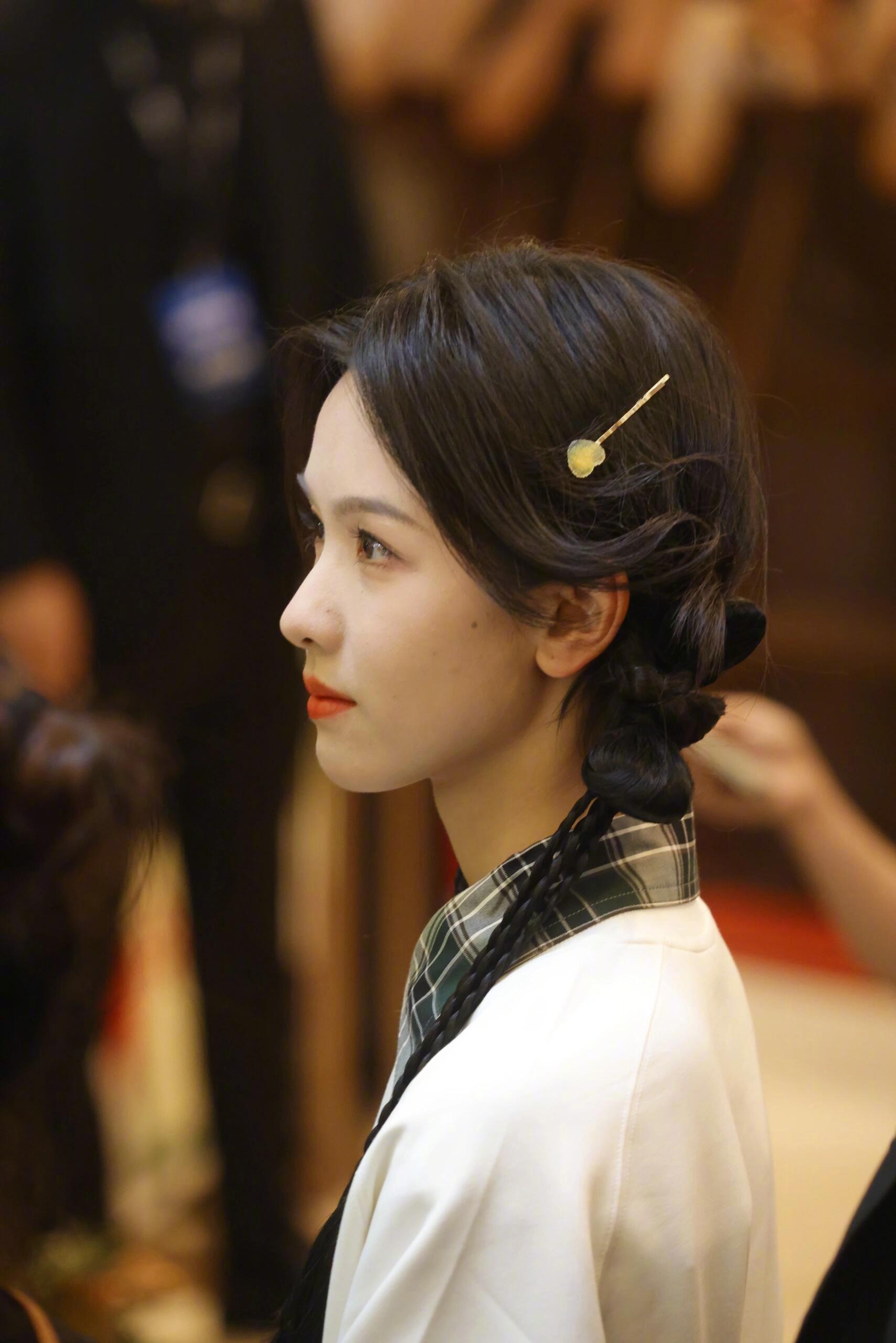 陈都灵今日线下活动生图 完全是青春女大[舔屏] ​​​