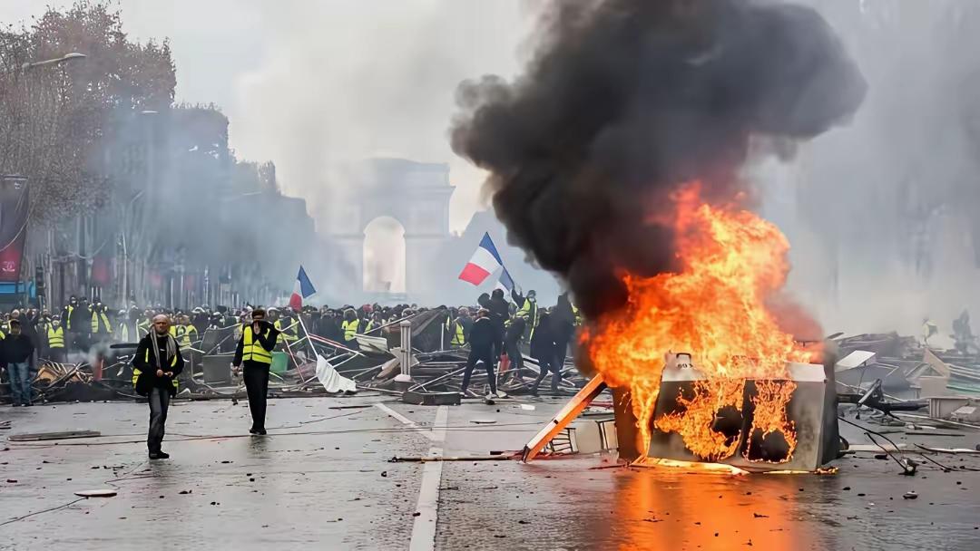 俄乌冲突爆发后，欧洲主动舍弃了俄罗斯的平价能源，直接推高了自身的工业生产成本。