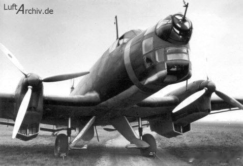 JU86是容克公司为了与HE111竞标新生的德国空军中程轰炸机项目而开发的双发轰