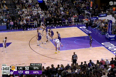 东契奇脑后传球，刚哥大空位