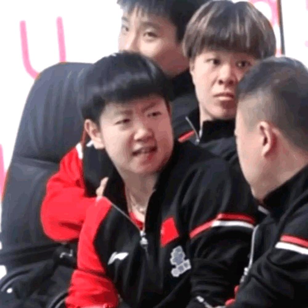 敢直接在场边指挥马琳怎么发球，放眼整个国乒，也就孙颖莎有这个胆子了吧？
 

这