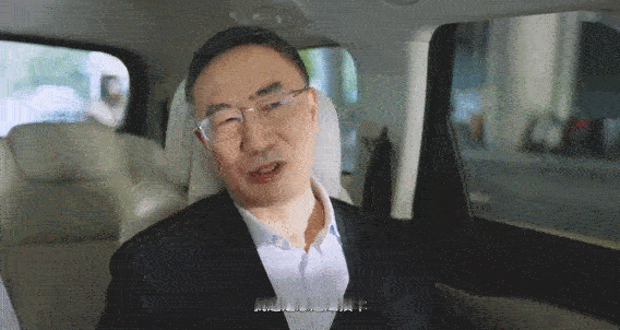 过去十年社会心态几经变迁，从意气风发到困境坚守，最终聚焦 “长期主义”，而零跑汽