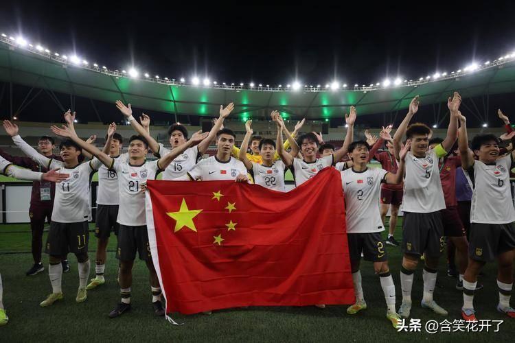 一个完全没有职业足球运动员、全民几乎不参与足球运动的国家，在现代体育环境里确实会