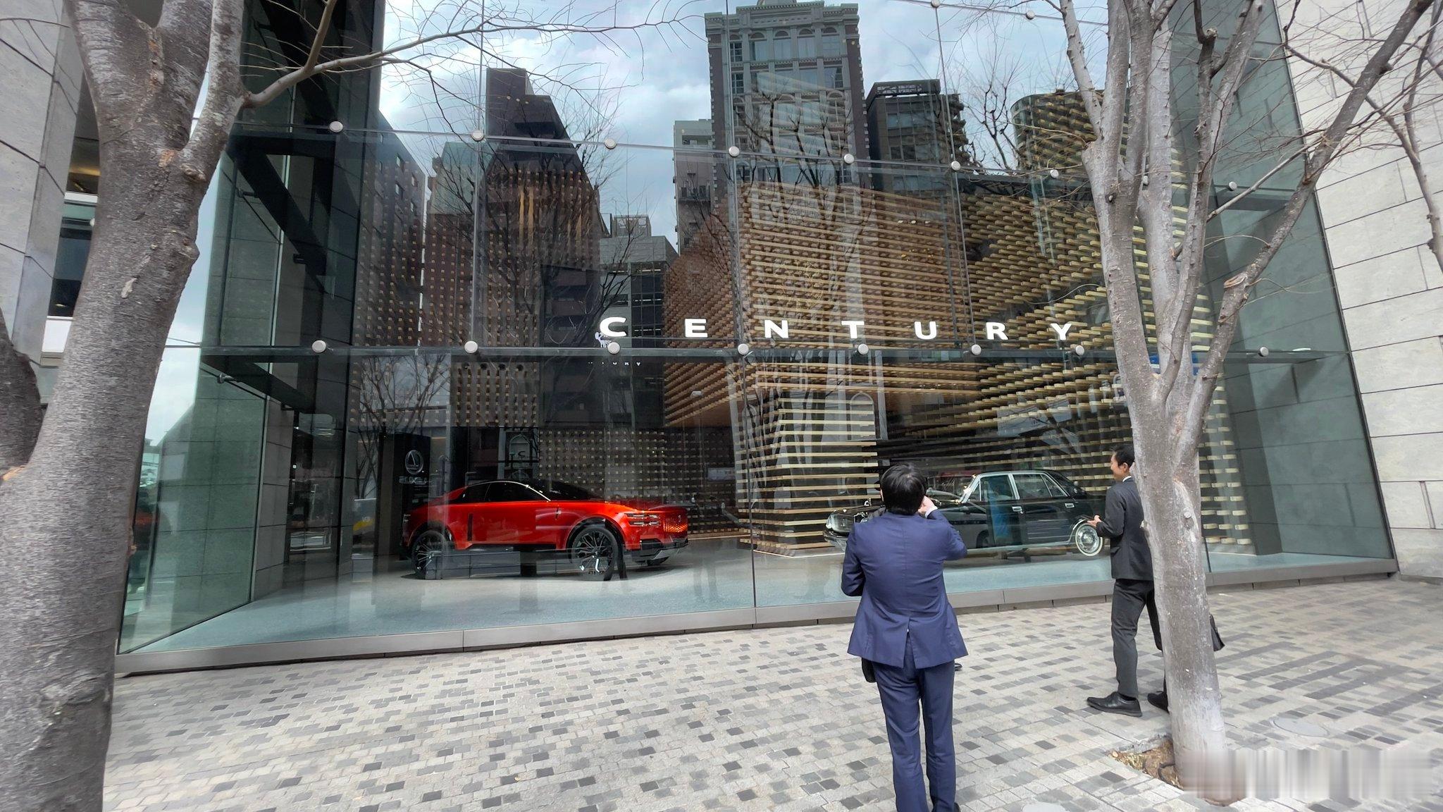 雷克萨斯青山店一旁，丰田世纪旗舰店即将在春季开业