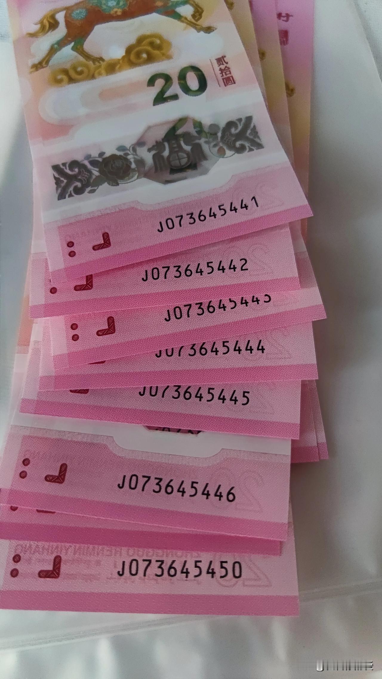 纪念币和纪念钞的玩家数量减少，背后的原因着实不少。往昔，纪念币发行数量稀少，例如