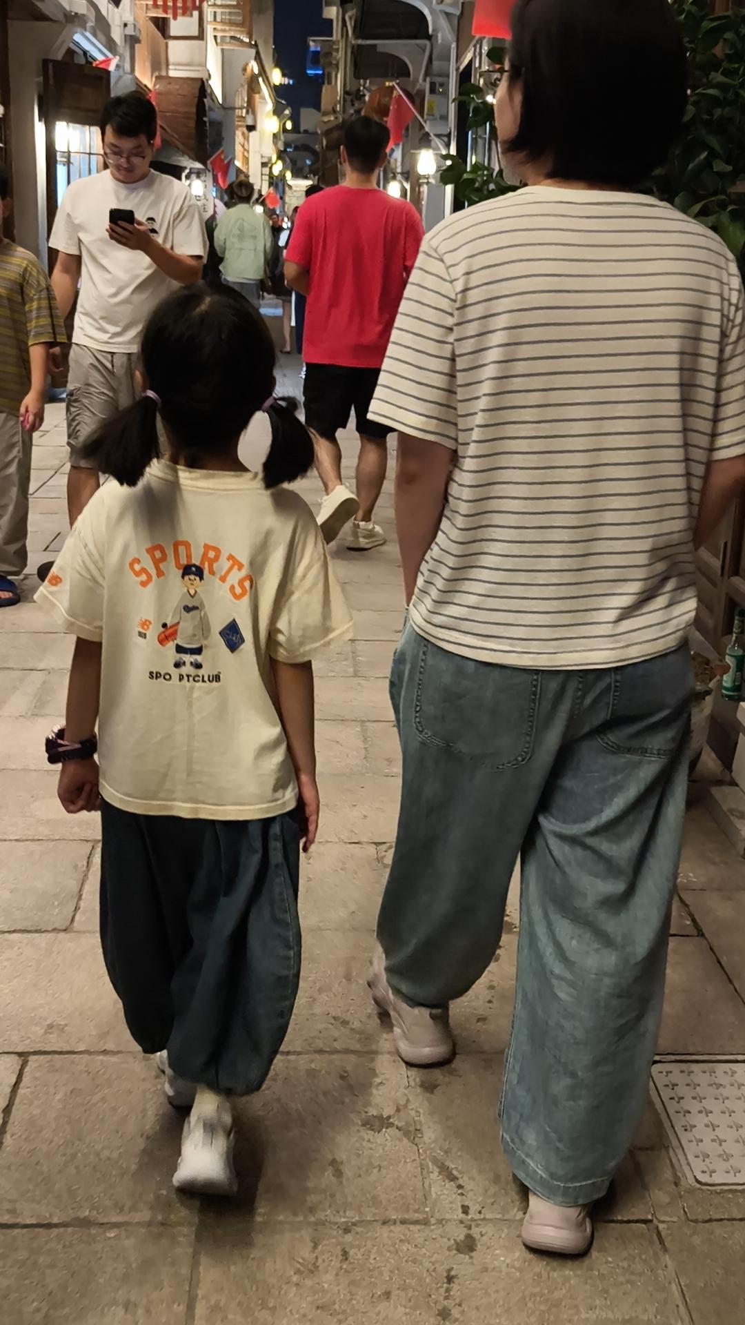 旁人都在夸自家儿子懂事贴心，我却半分也夸不出口。缘由很简单，别家孩子过节都知道给