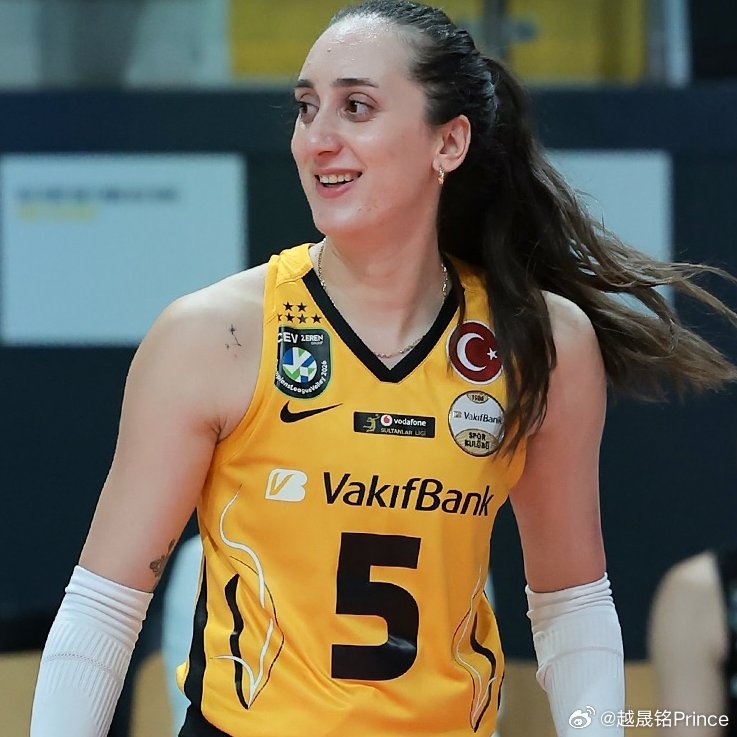 排球 🎙️ 阿伊卡.阿伊卡奇：正如大家所知，伊萨奇巴希是一支非常强劲的对手。可