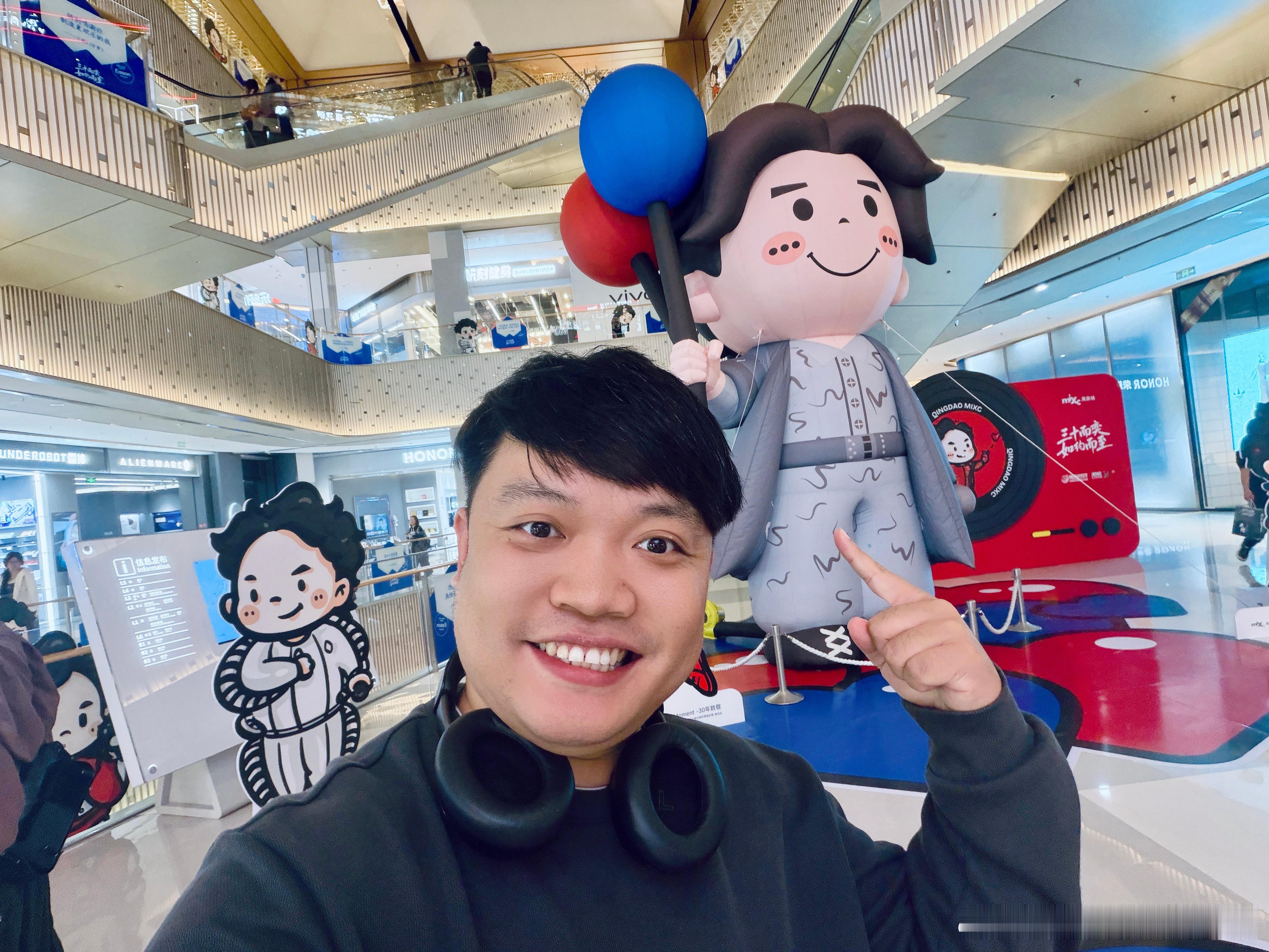 听说最近青岛万象城有咱家Eason出道三十周年的应援主题展，那我恰好在青岛耶，肯
