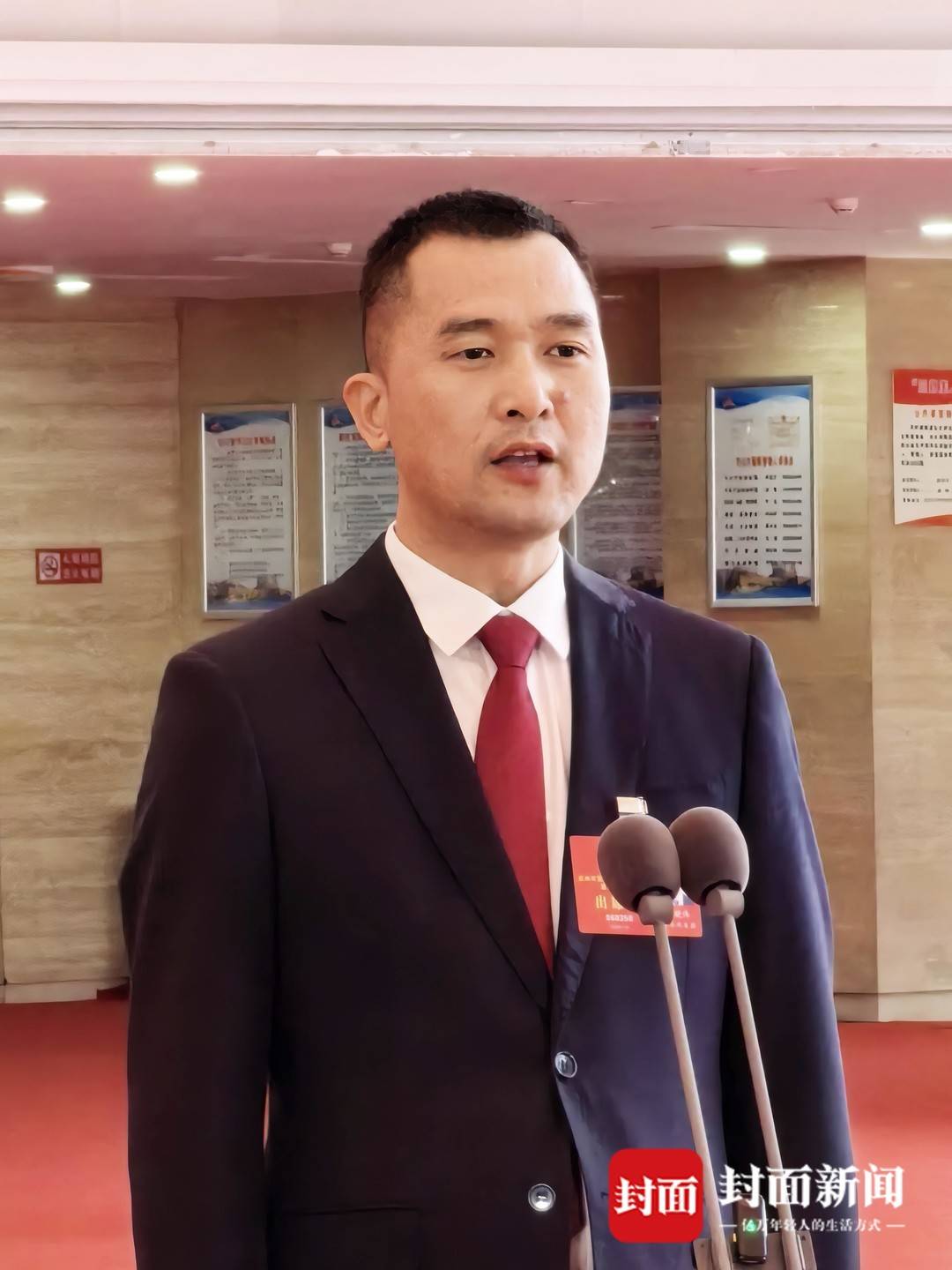 达州市六届人大一次会议首场“代表通道”开启