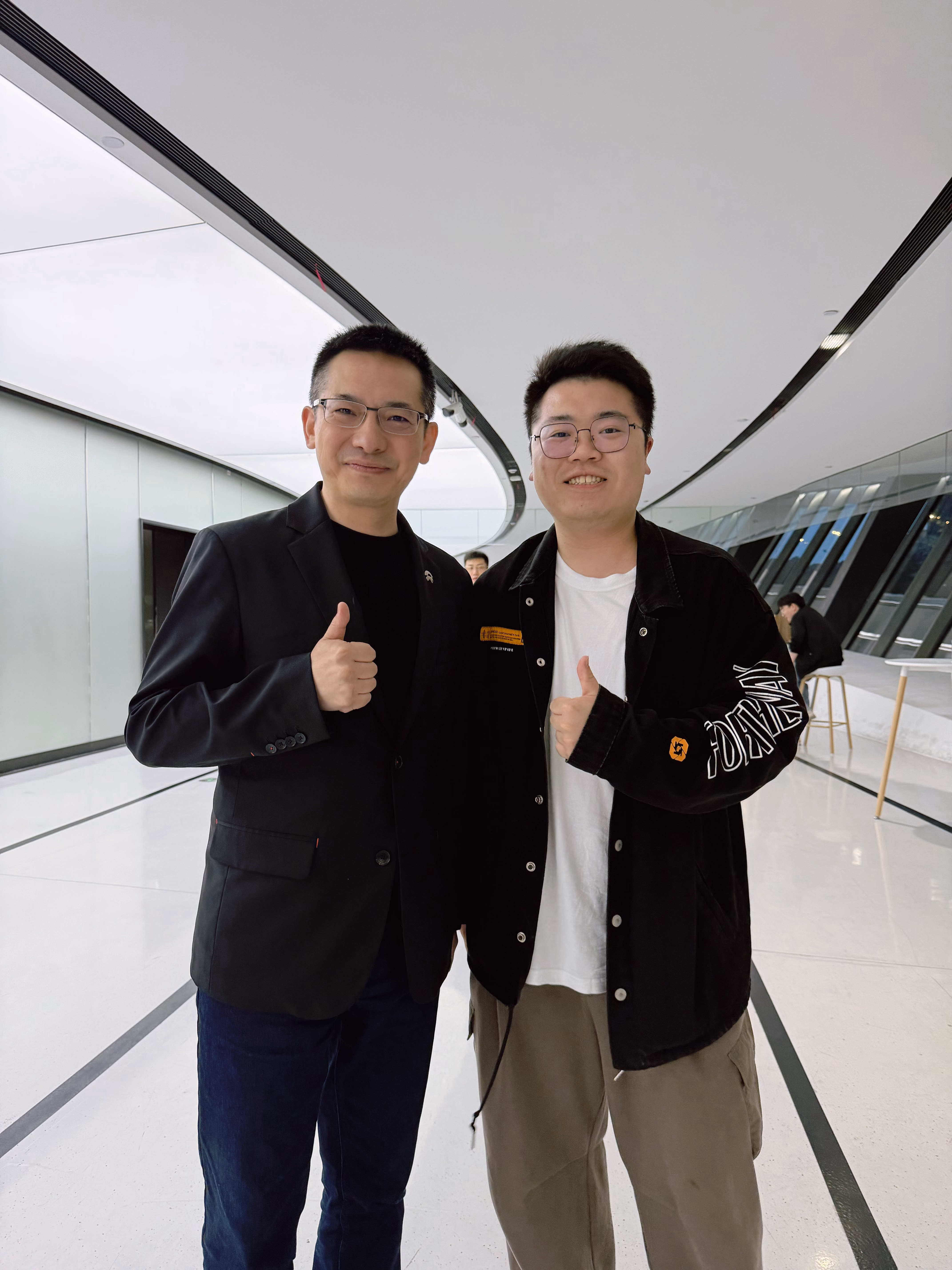 也是和力洪总合上影了