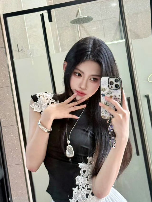 我天，怎么会跟鞠婧祎长的那么像 