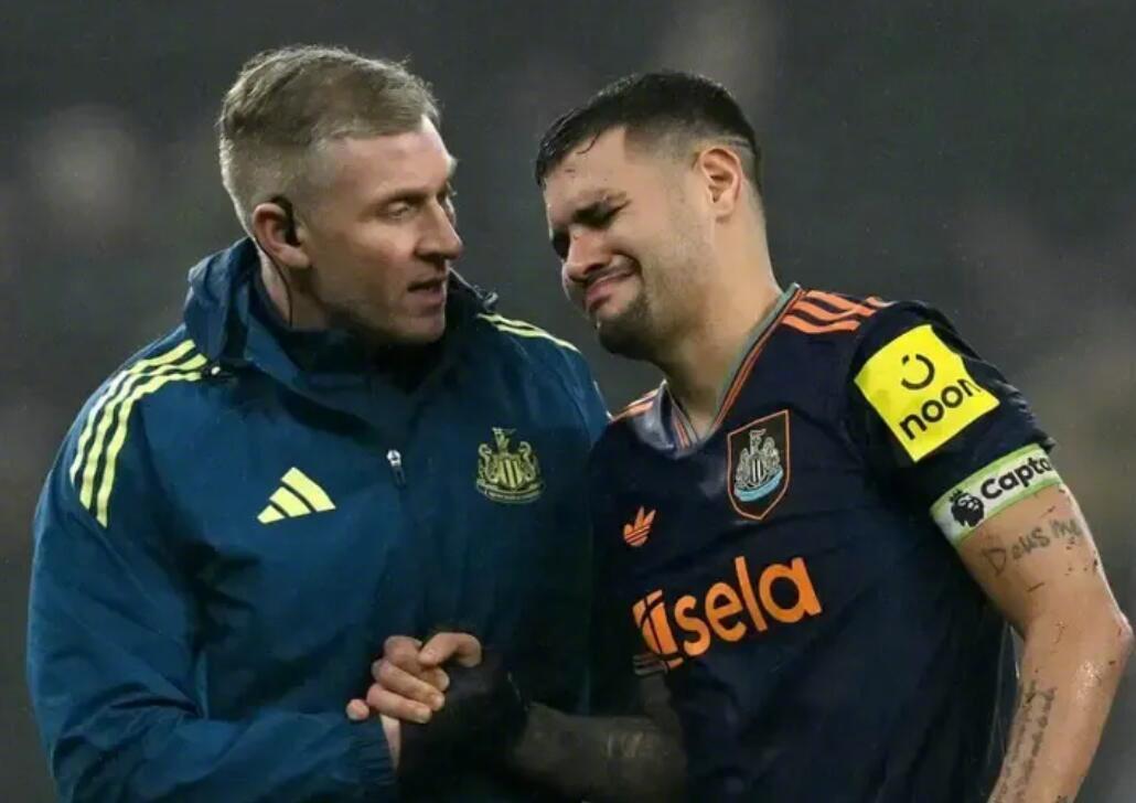 The Athletic UK等多家英国媒体确认，纽卡斯尔联队中场再添重伤，队长