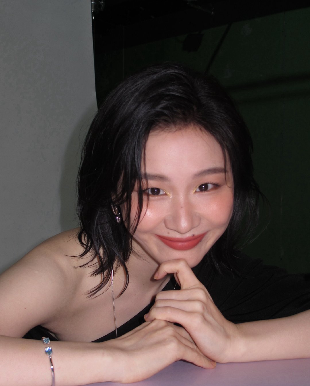 王亚飞给金靖化的金睛千金妆王亚飞给金靖化的金睛千金妆好美，太适合她了！金靖金睛千