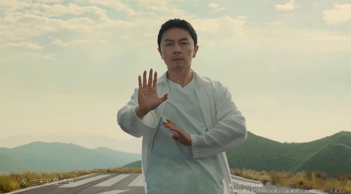 现在拍汽车广告都得会轻功了吗很多人把目光全部放在谢苗的动作戏上面，容易忽略理想L