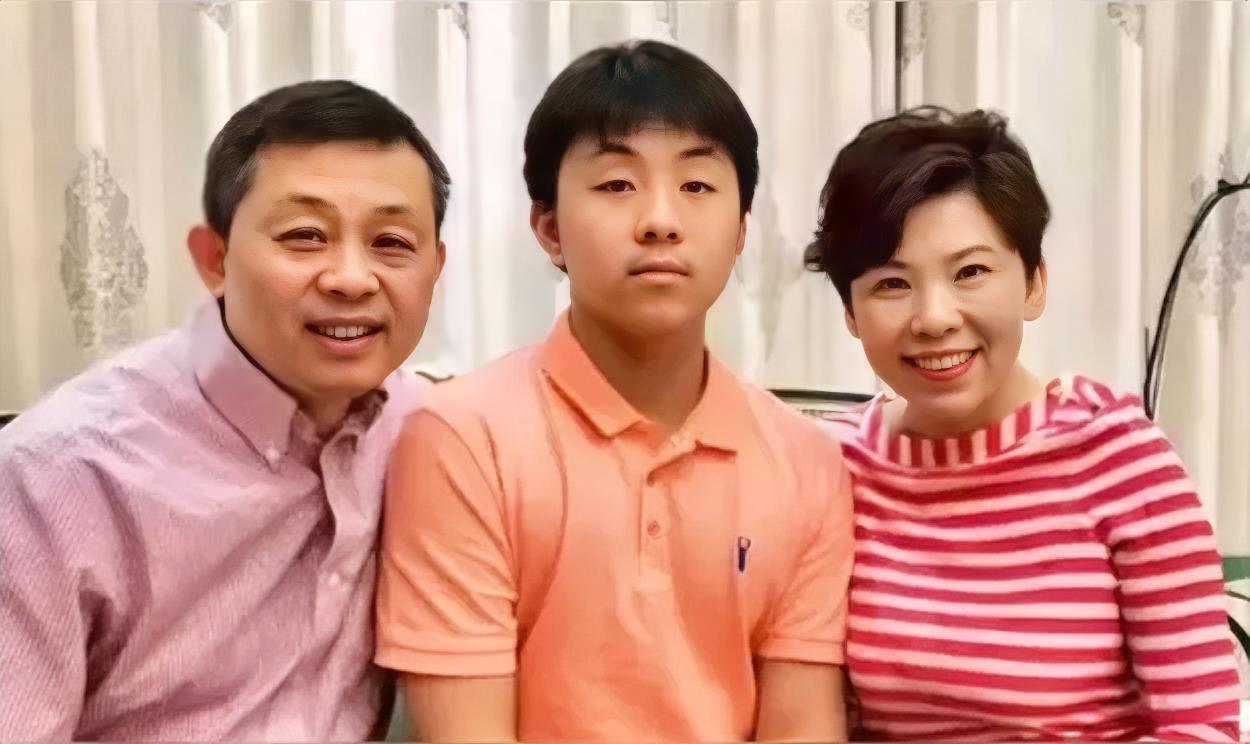 晚婚晚育的十大国乒名将

1、乔红，前女单世界冠军，50岁结婚。2018年9月，