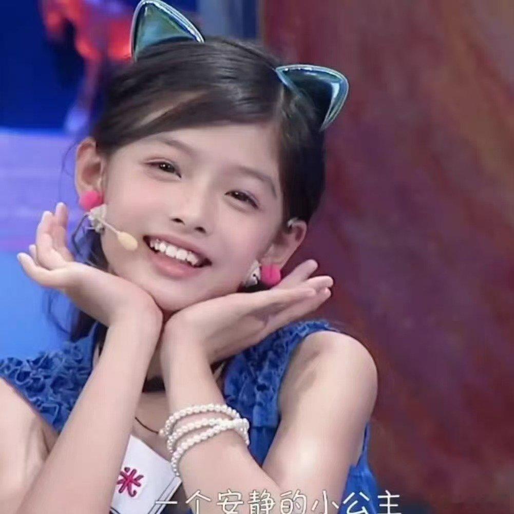 艾米秒猜杨幂关晓彤赵今麦童年照艾米秒猜杨幂关晓彤赵今麦童年照🈶~艾米秒认出杨幂