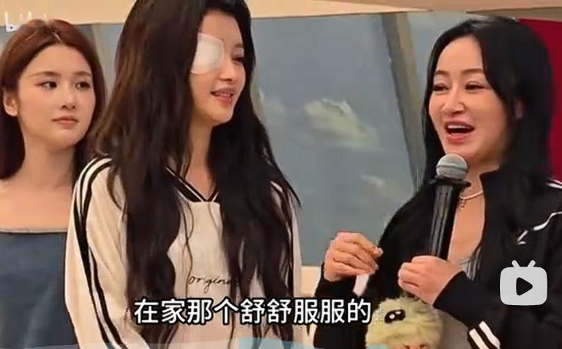 孙怡在浪姐一公竞演中输的太委屈了，在台上她就泪如雨下，从台前一直哭到幕后。第二天