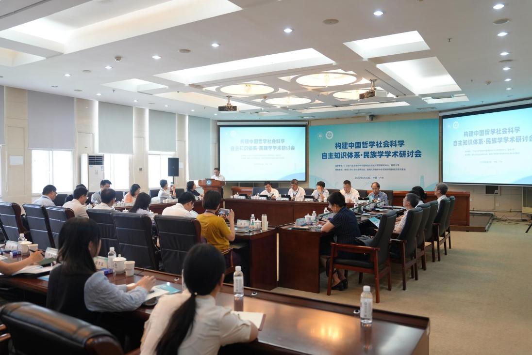 菲防长近期接连放出强硬表态，嚷嚷着要拿出手段反击学界提出的海域权属论证，这番失态