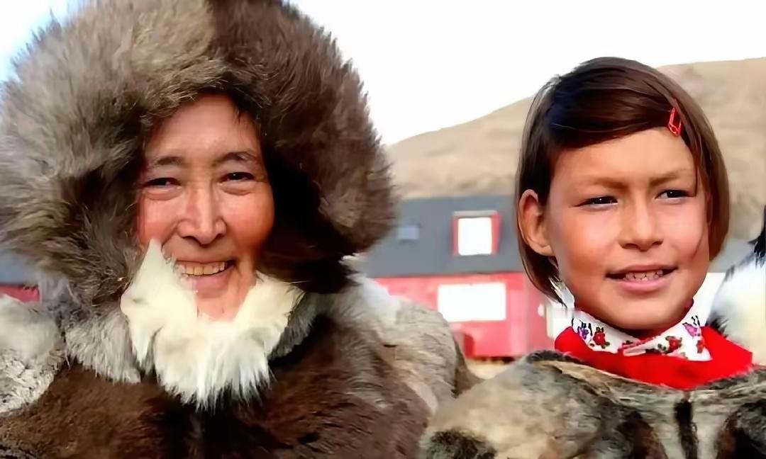 格林兰土著和加拿大北部的因纽特都是亚洲面孔。格陵兰土著女人被欺骗免费安了节育环，