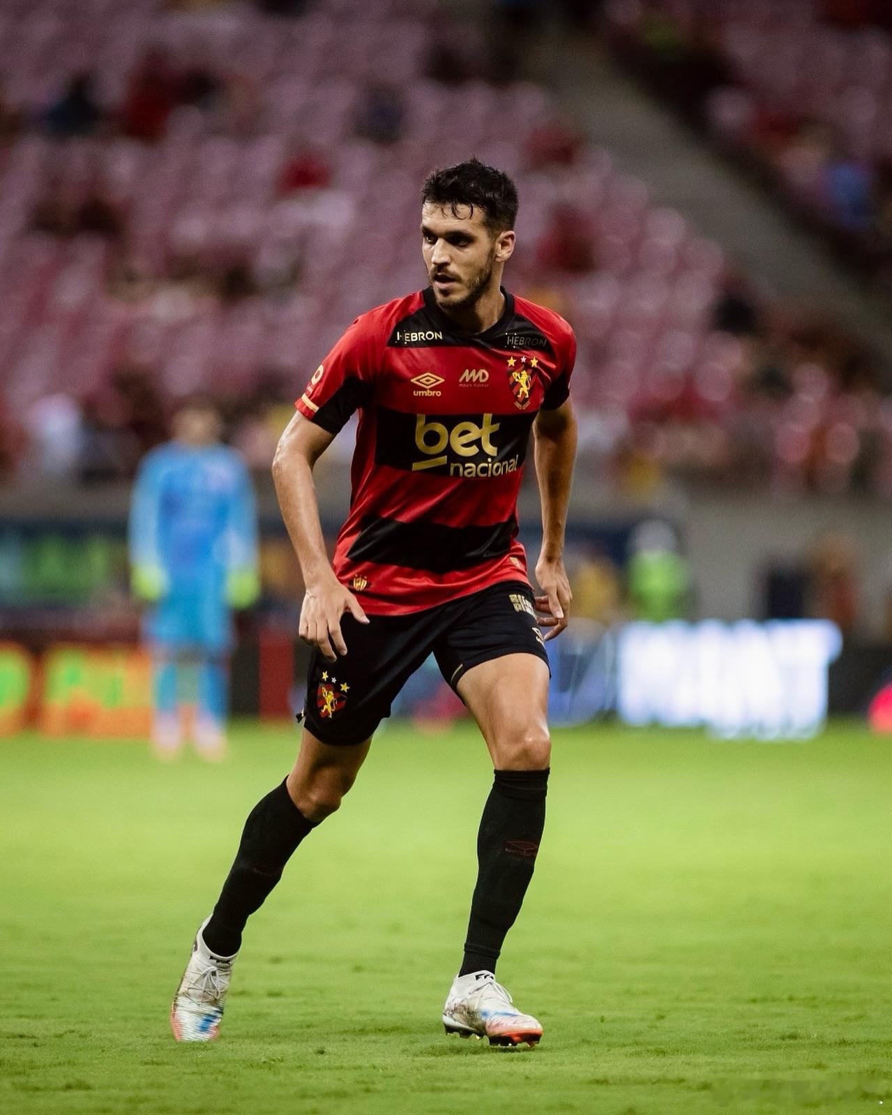 前巴甲累西腓体育中场卢卡斯·卡尔已与新东家达成协议，加盟事宜预计将于本周正式官宣