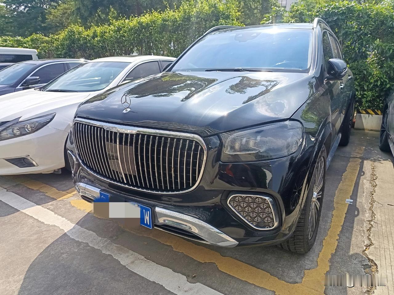 GLS480迈巴赫
大灯进水
4S报价更换大灯 ：30004元
考虑到是迈巴赫