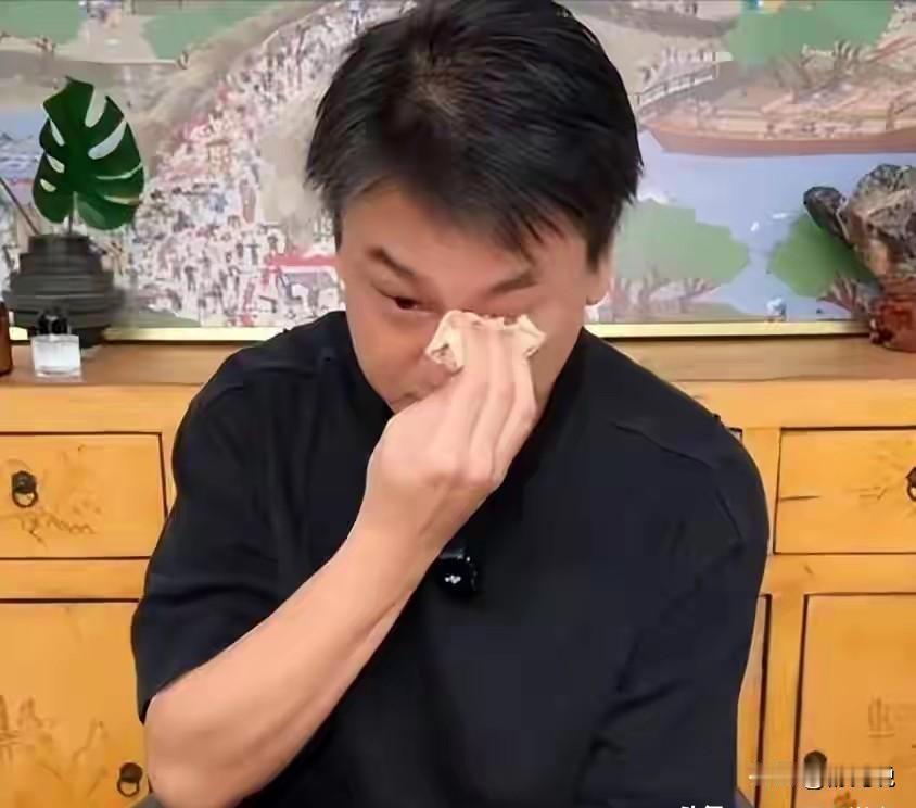 朱孝天在粉丝群自曝：“我们F4，私下根本不熟。
”
他直接戳破了综艺里那些拥抱握