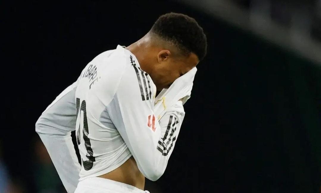 皇马遭遇史诗级尴尬！国家德比或被迫列队致敬巴萨夺冠西甲赛程步入收官冲刺阶段，皇家