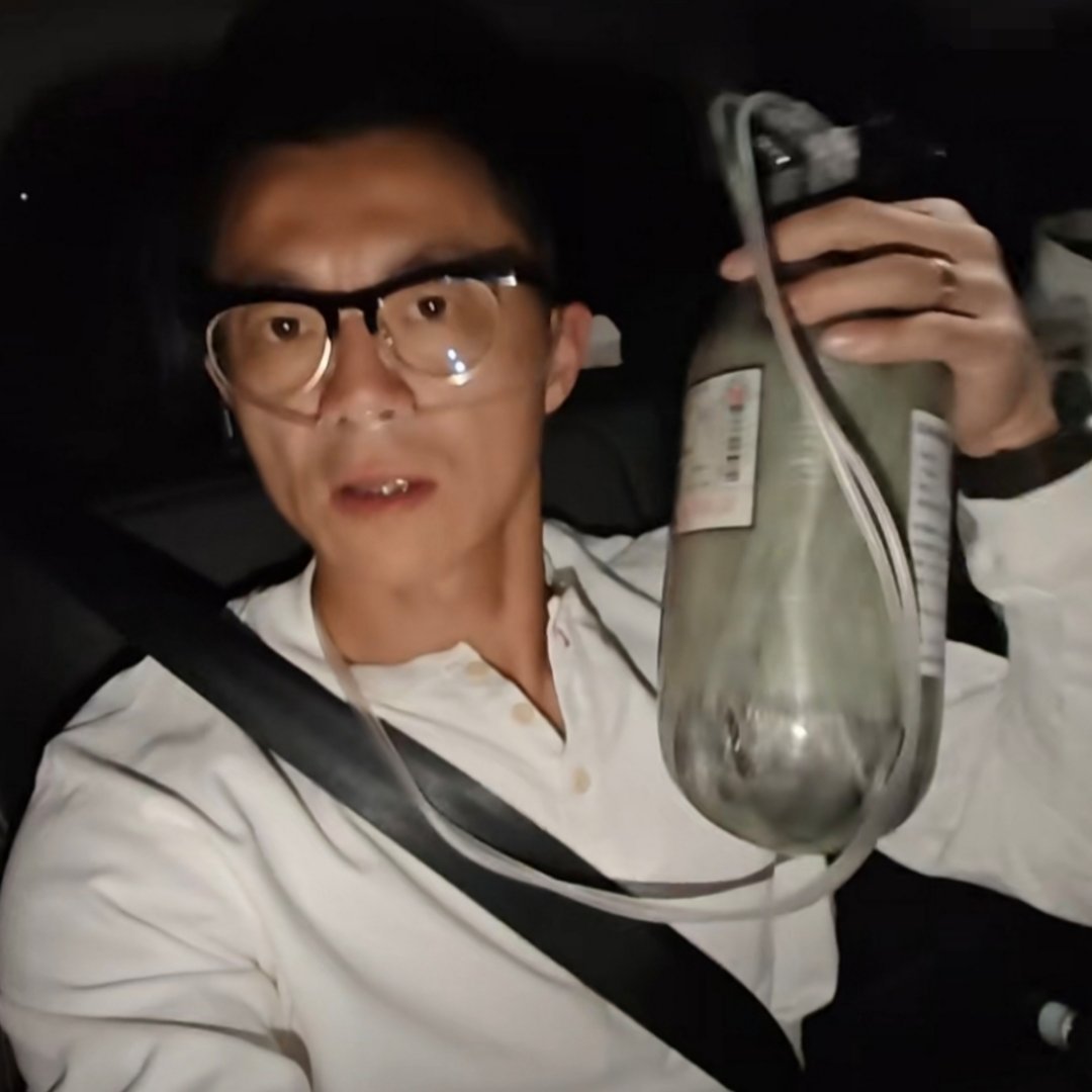 谁家的车能在封闭场地假人模拟酒驾160碰撞翻车，看看门能不能正常打开？[二哈][