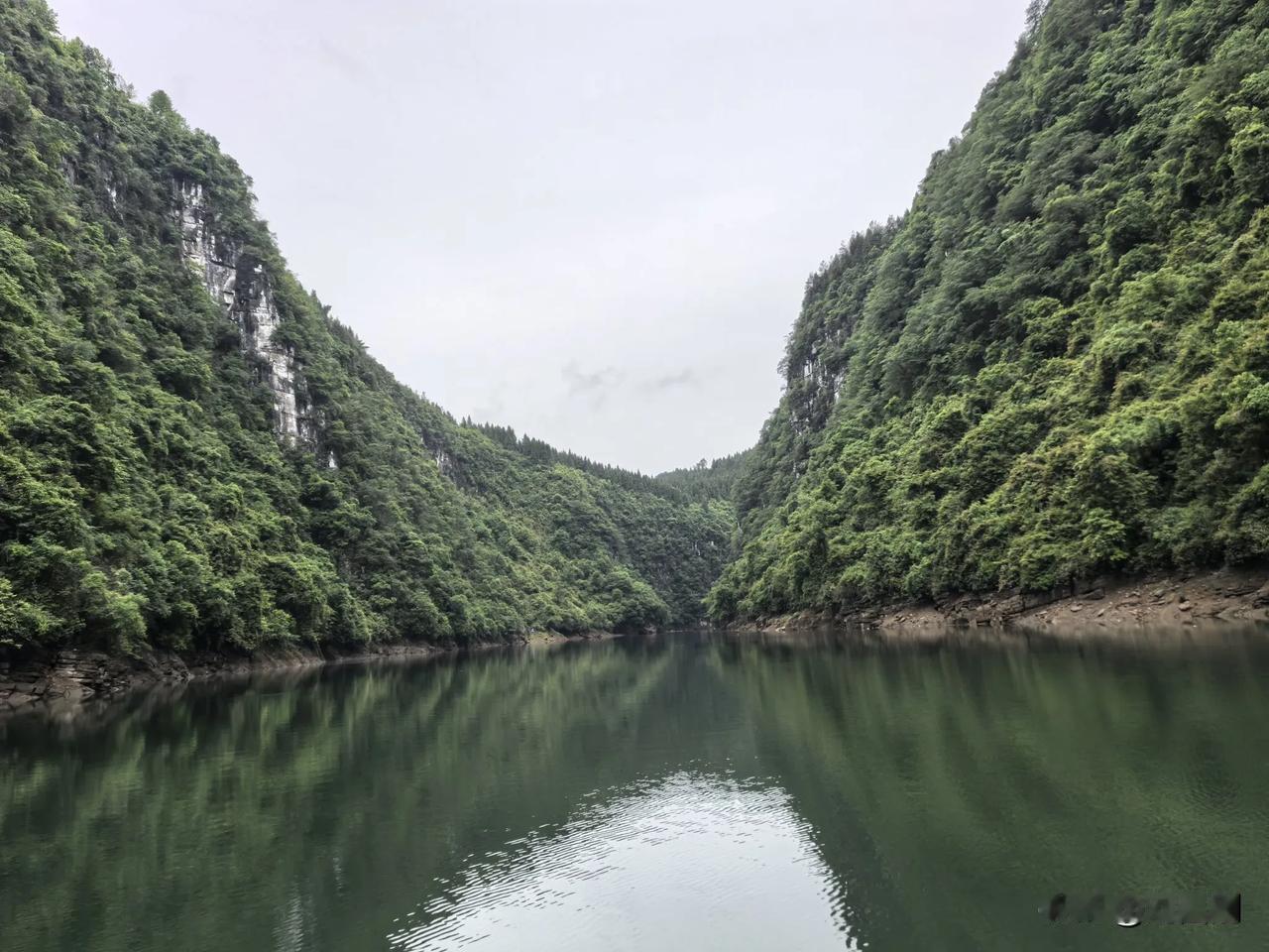 水调歌头·重访白溪关
（2025年5月10日）
悬壁锁烟翠，陕险走惊泷。青峰劈裂