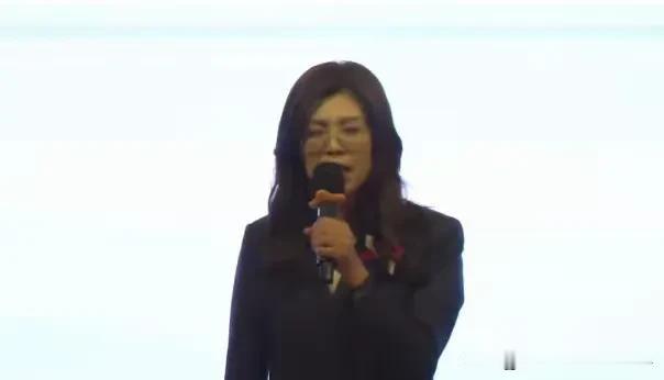 就在刚刚，
中国“国民党主席”郑丽文发表严正声明，
10月7日，国民党中常会上，