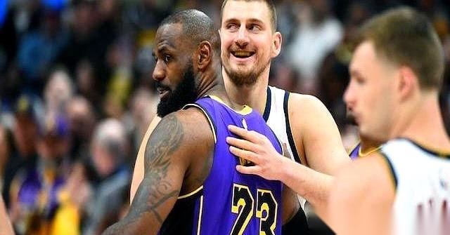 天天喊着给浓眉找个中锋，我都恍惚了，咱看的真是同一支球队吗？
醒醒吧，那都是20