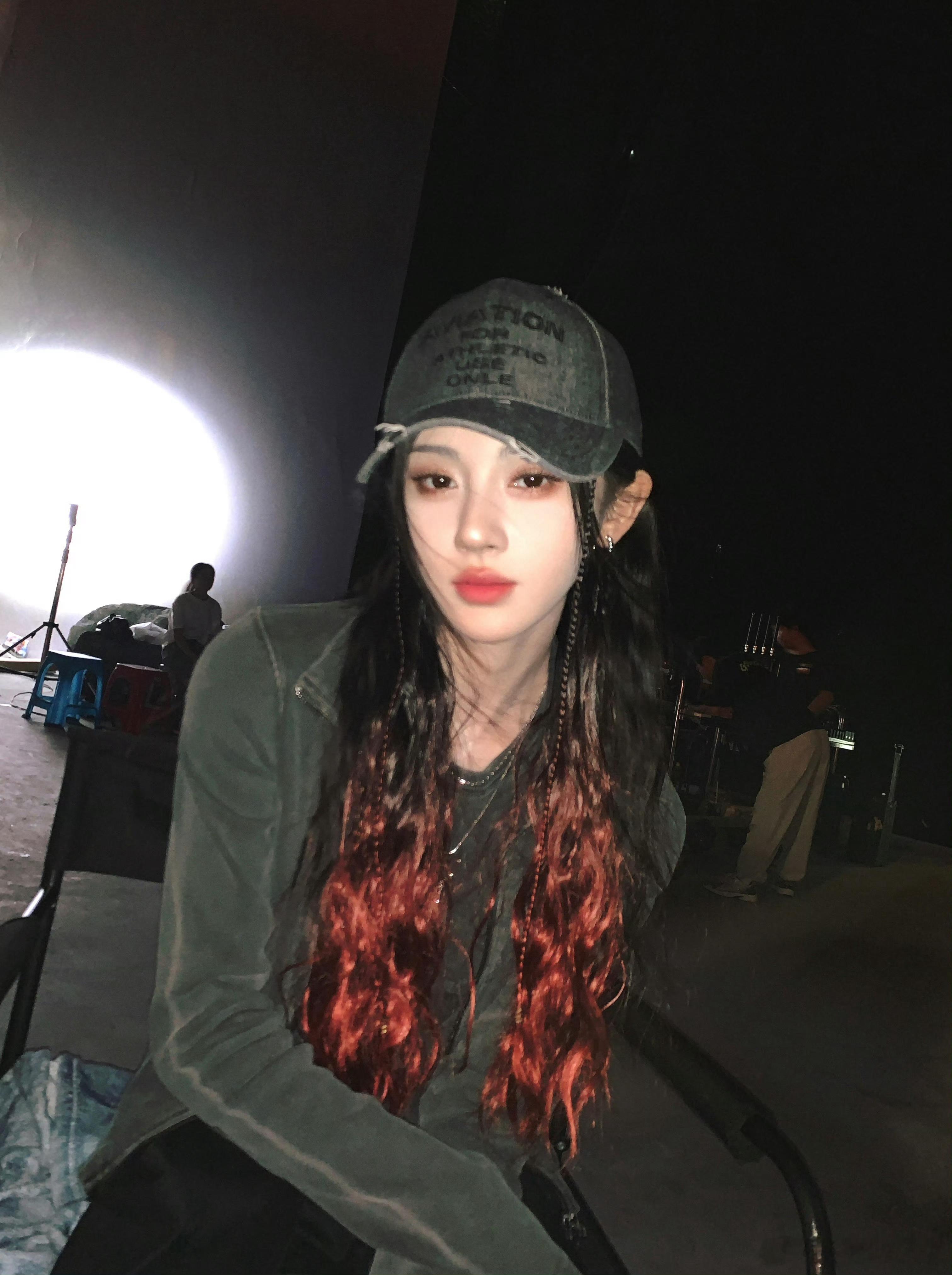 jjy鞠婧祎 jjy鞠婧祎阿黛 月色朦胧如皎珠，春风烟雨一样等你，水漫漫，思念如
