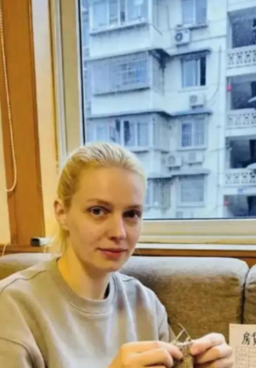 35岁俄罗斯姑娘卡佳远嫁成都，和老公离婚后带着行李搬出去，并且离婚时一分钱没要，