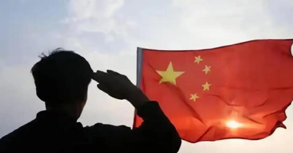 奉劝所有中国人，务必要提前做好心理准备。这句话不是让大家去囤积粮食物资，也不是制