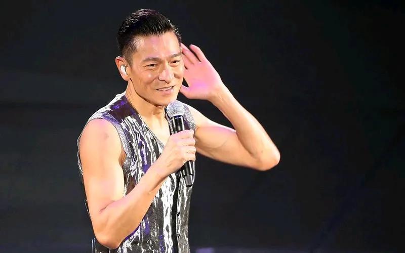刘德华的时代已结束

当下，刘德华的个人演唱会没有达到预期，票房收入不理想，现场